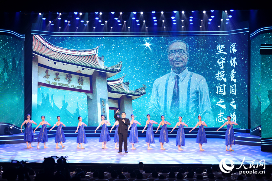 情景诗朗诵《永远的陈嘉庚》。人民网记者 陈博摄